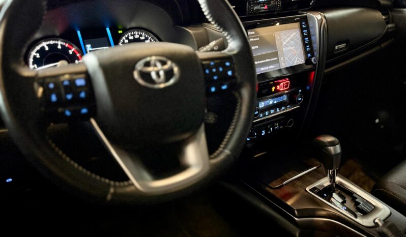TOYOTA HILUX SW4 2.8 D-4D TURBO DIESEL SRX 7L 4X4 AUTOMÁTICO – 2021 / 2021 total