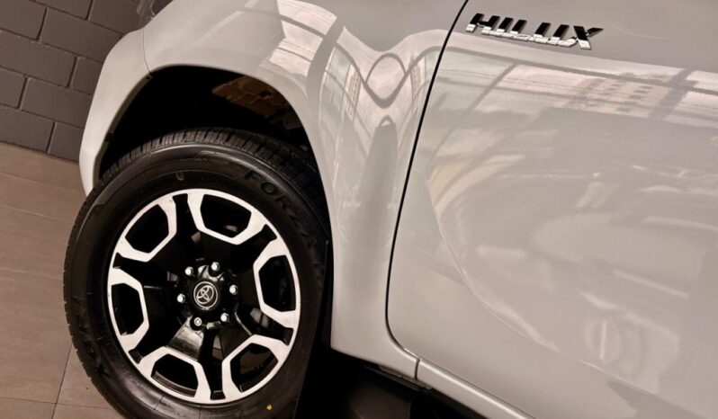 TOYOTA HILUX 2.8 D-4D TURBO DIESEL CD SRX 4X4 AUTOMÁTICO – 2022 / 2023 total